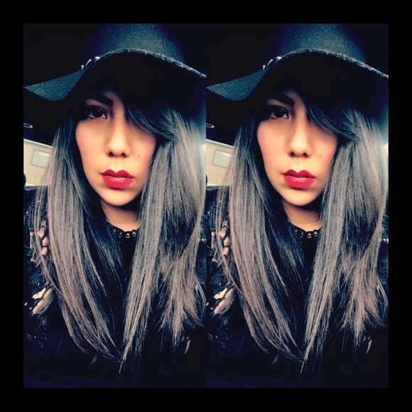 Posher Z ✨ - Picture 1 of 2